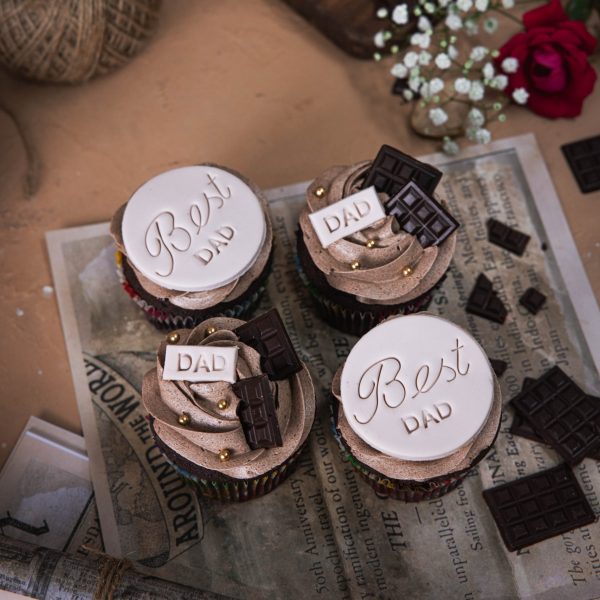 Dad's Choco Treat Box ( 4 cupcakes )
